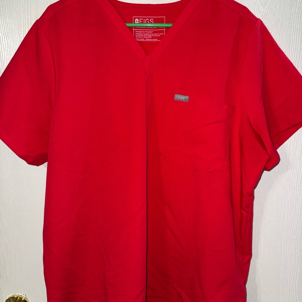 Figs women’s pop red Catarina scrub top